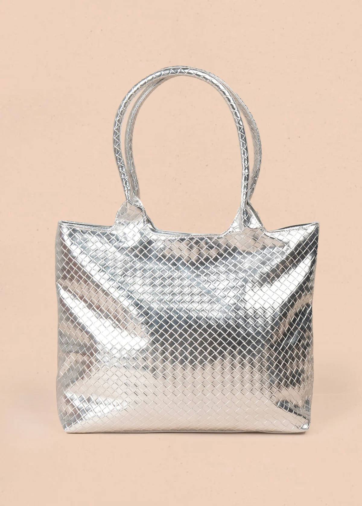 Bolso tipo shopping color plata con textura en cuadros 106975 - Image 3