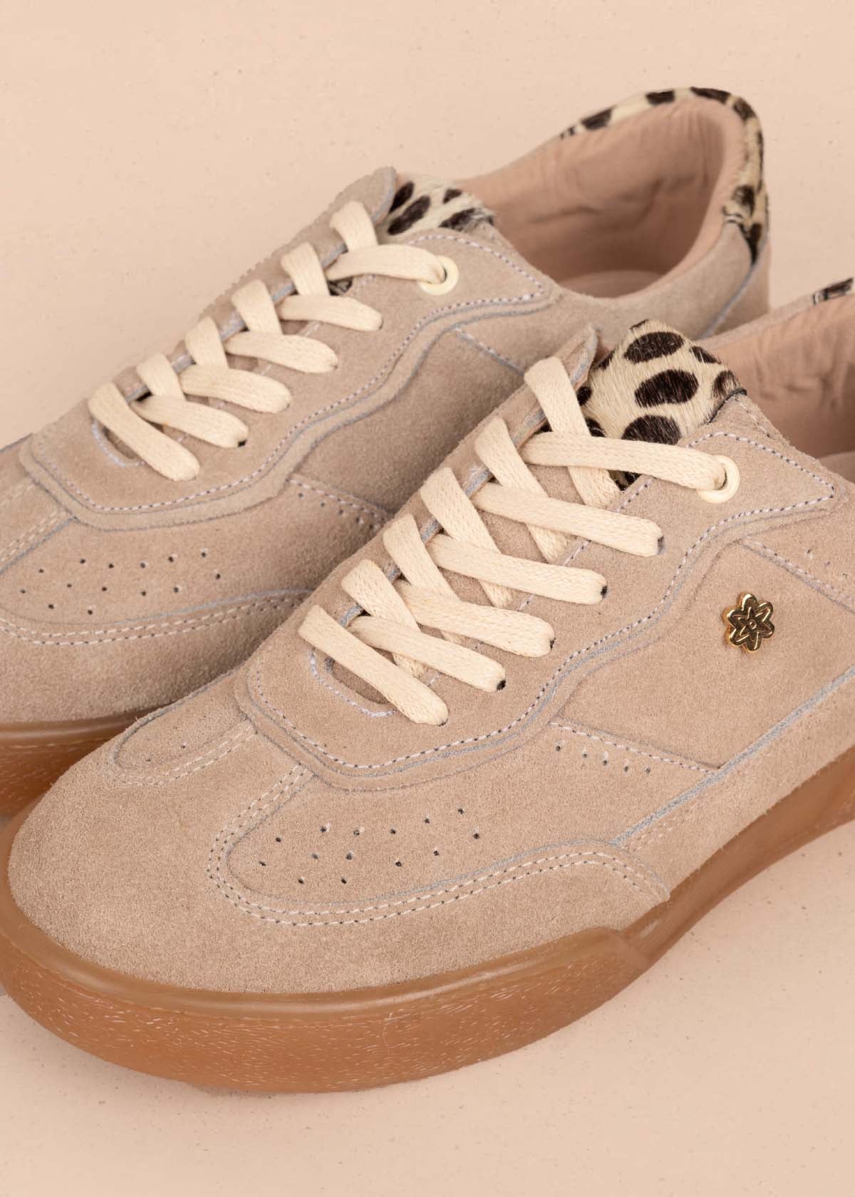 Tenis casuales en cuero color arena y cuero animal print 105417 - Image 3