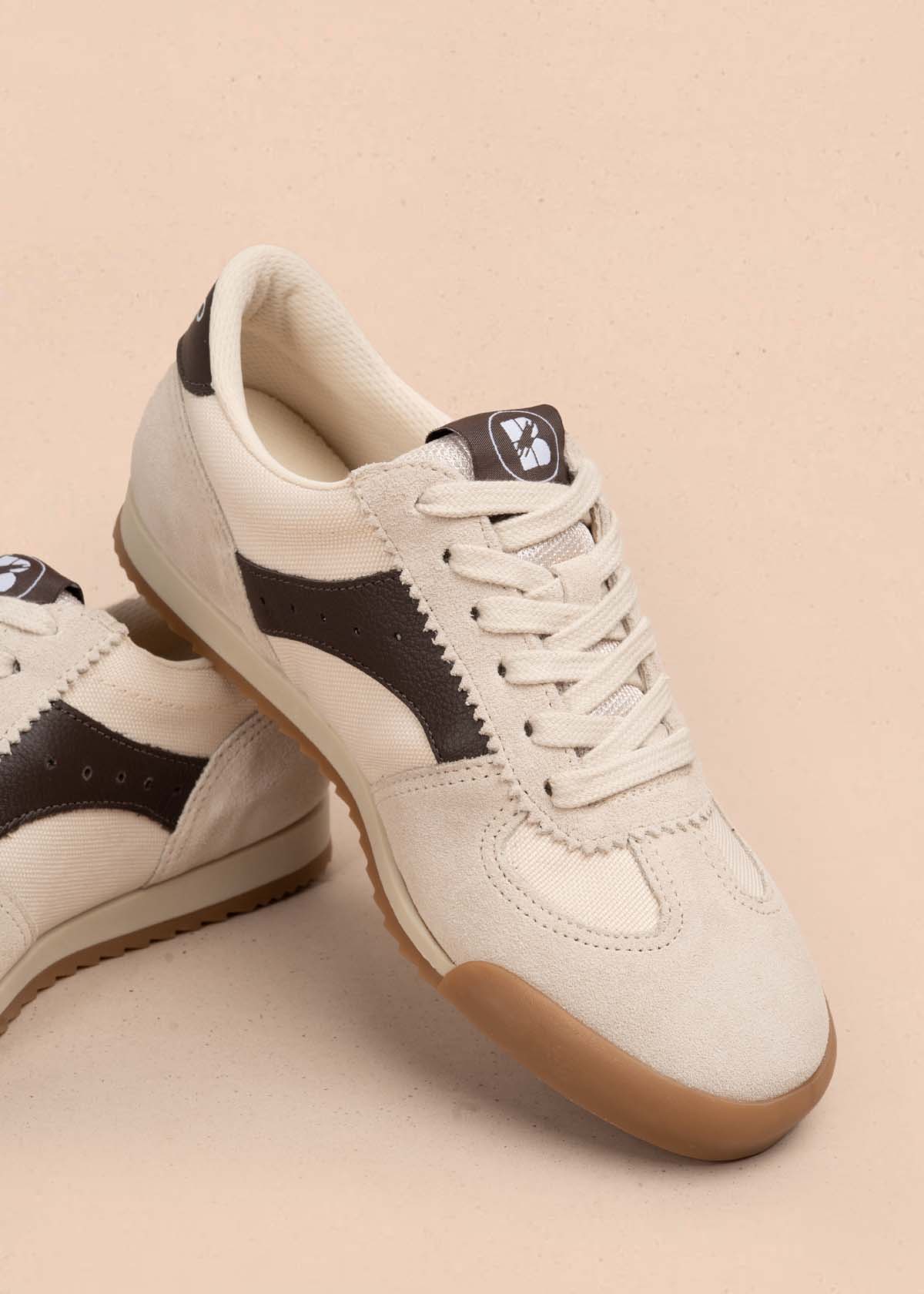 Tenis casuales en cuero color beige 105338 - Image 3