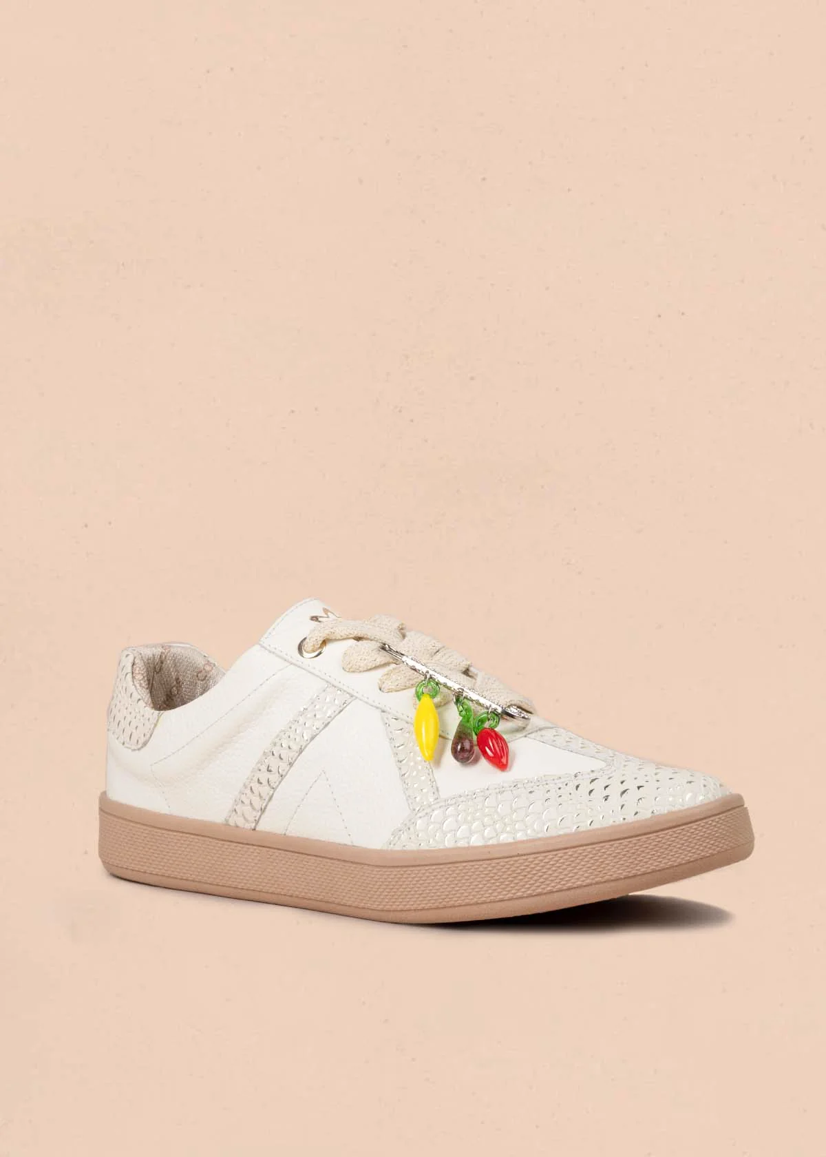Tenis casuales en cuero color blanco con charms de verduras 105161 - Image 5