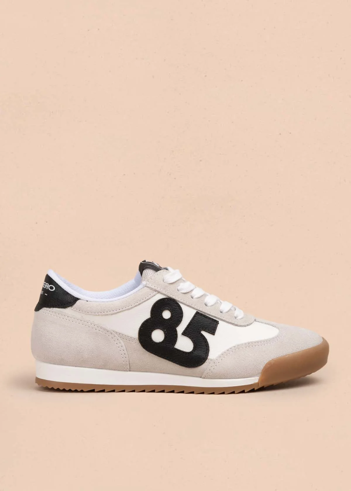 Tenis casuales en cuero color blanco 105336