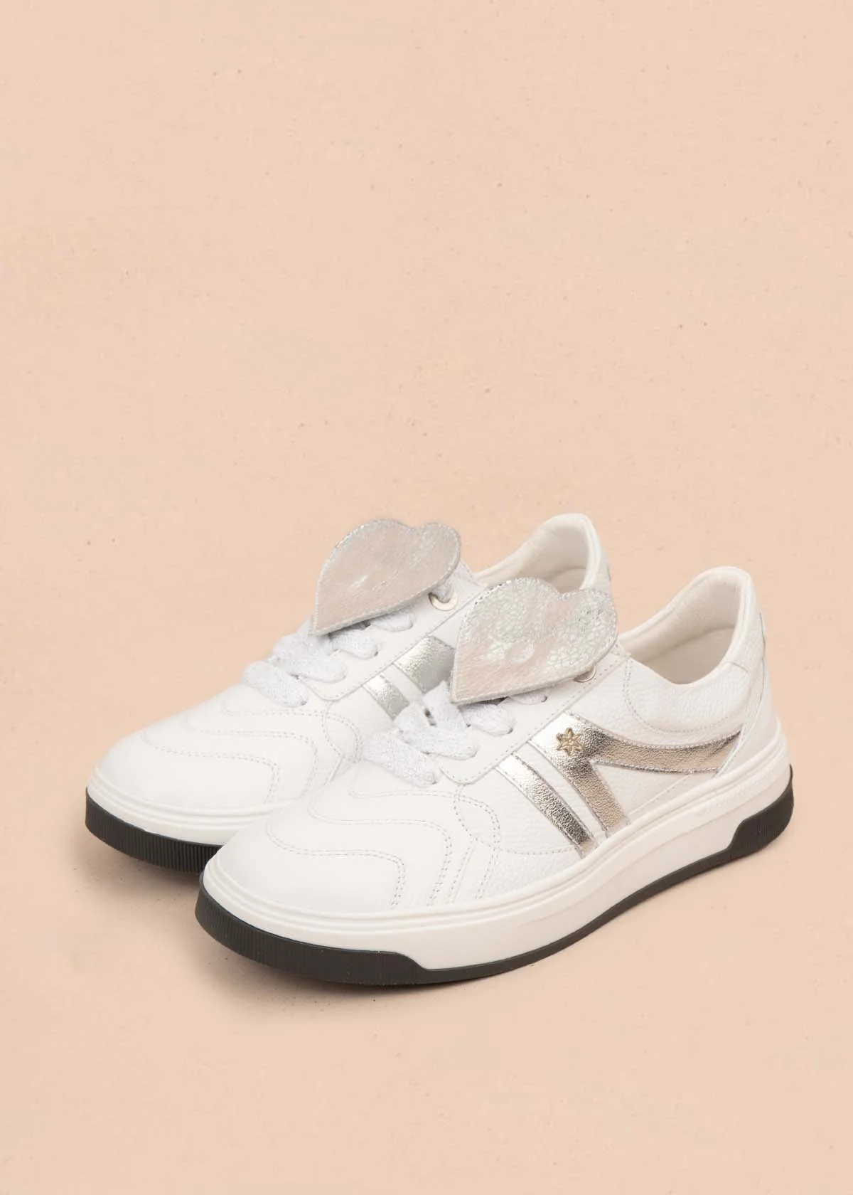 Tenis casuales en cuero color blanco con detalles plateados 105485 - Image 4