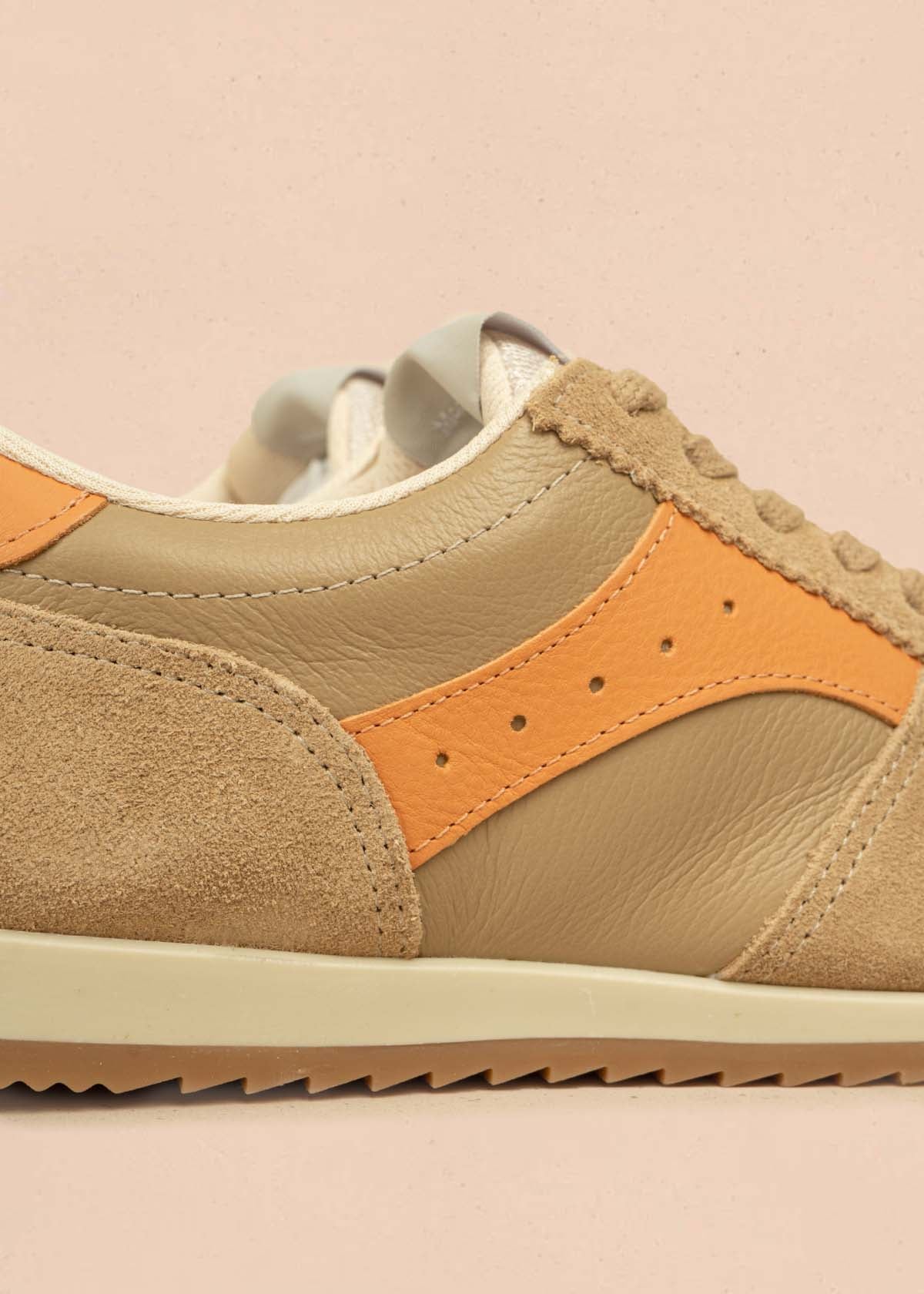 Tenis casuales en cuero color canela con detalles en naranja 105977 - Image 6