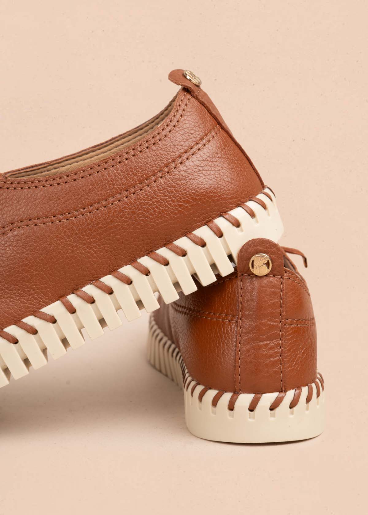 Tenis casuales en cuero color marrón 105334 - Image 7