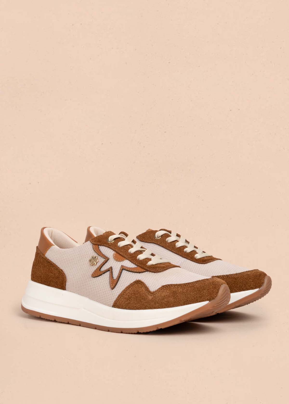 Tenis casuales en cuero color miel con átomo cosmos 105589 - Image 2