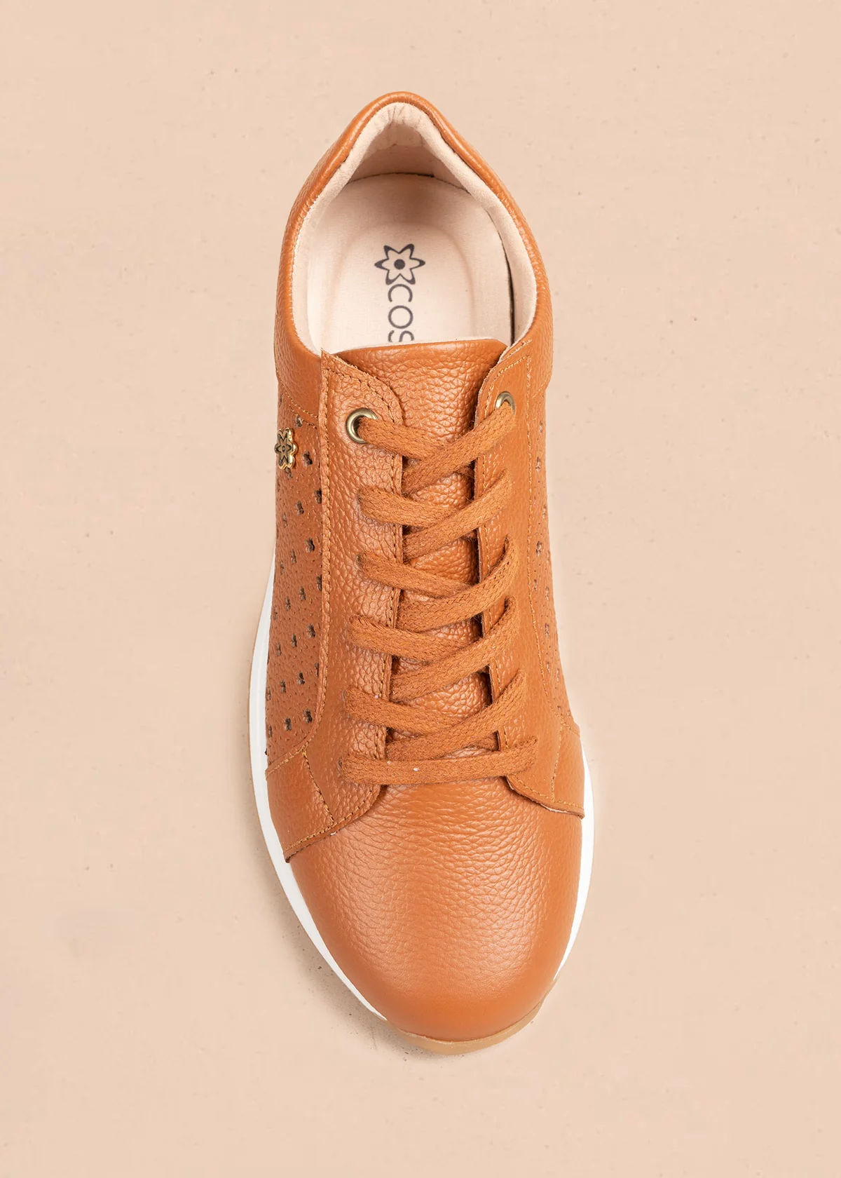 Tenis casuales de cuero color miel con perforaciones 106549 - Image 5