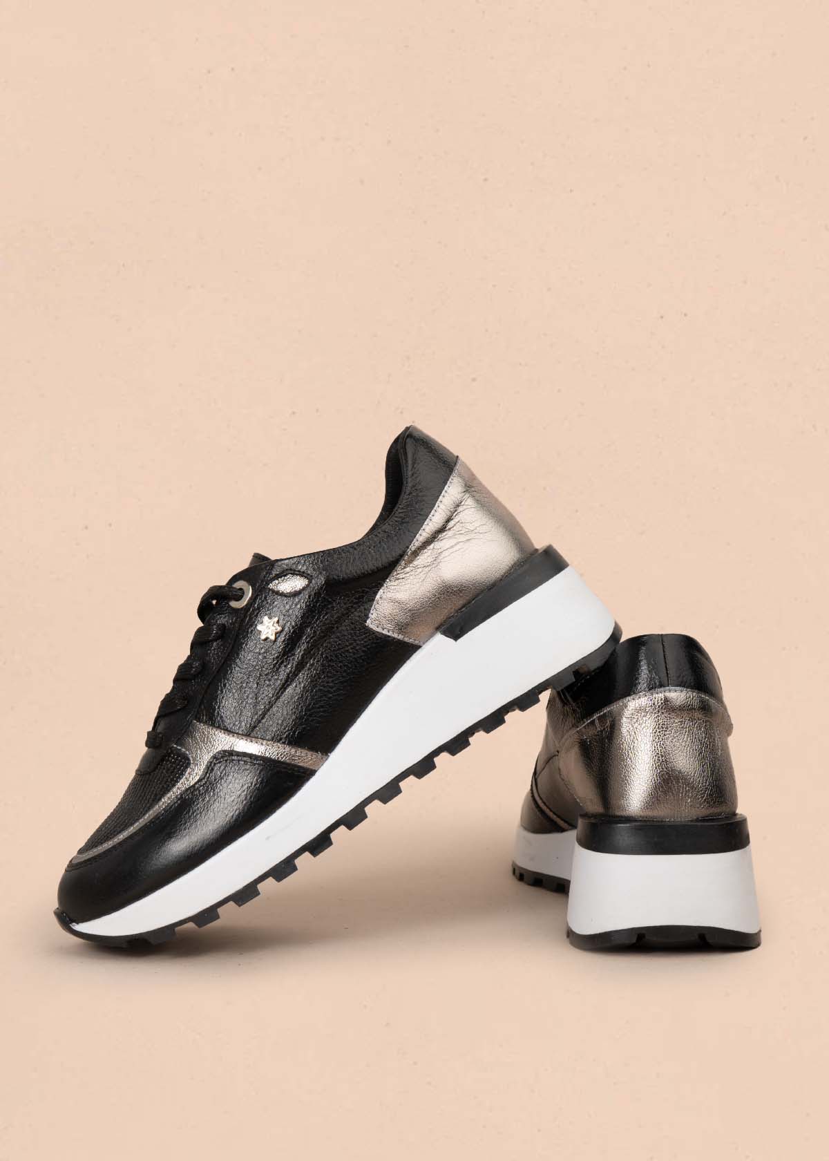Tenis casuales en cuero color negro con textura croco 105478 - Image 6