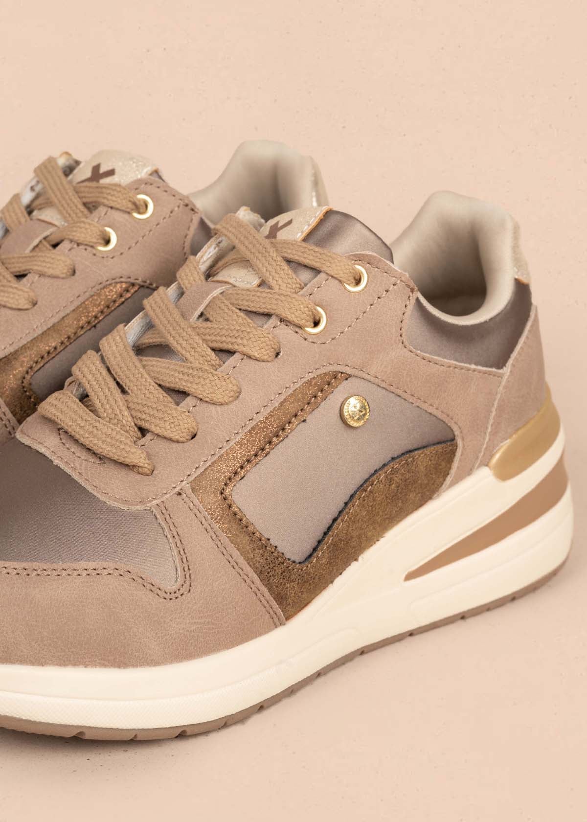 Tenis casuales color taupe 105349 - Image 3