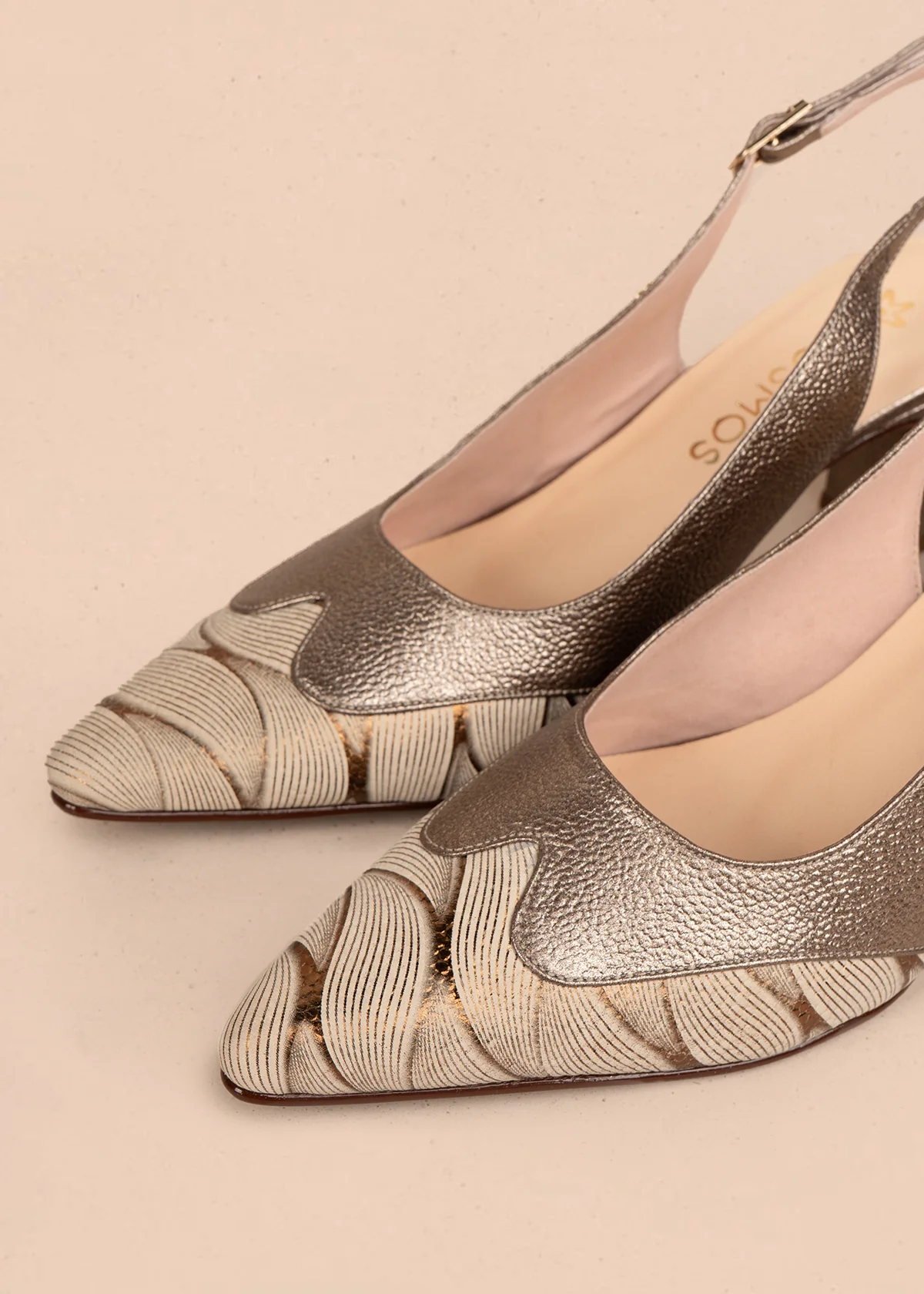 Tacones trabilla en cuero color bronce con detalles decorativos 107009 - Image 3