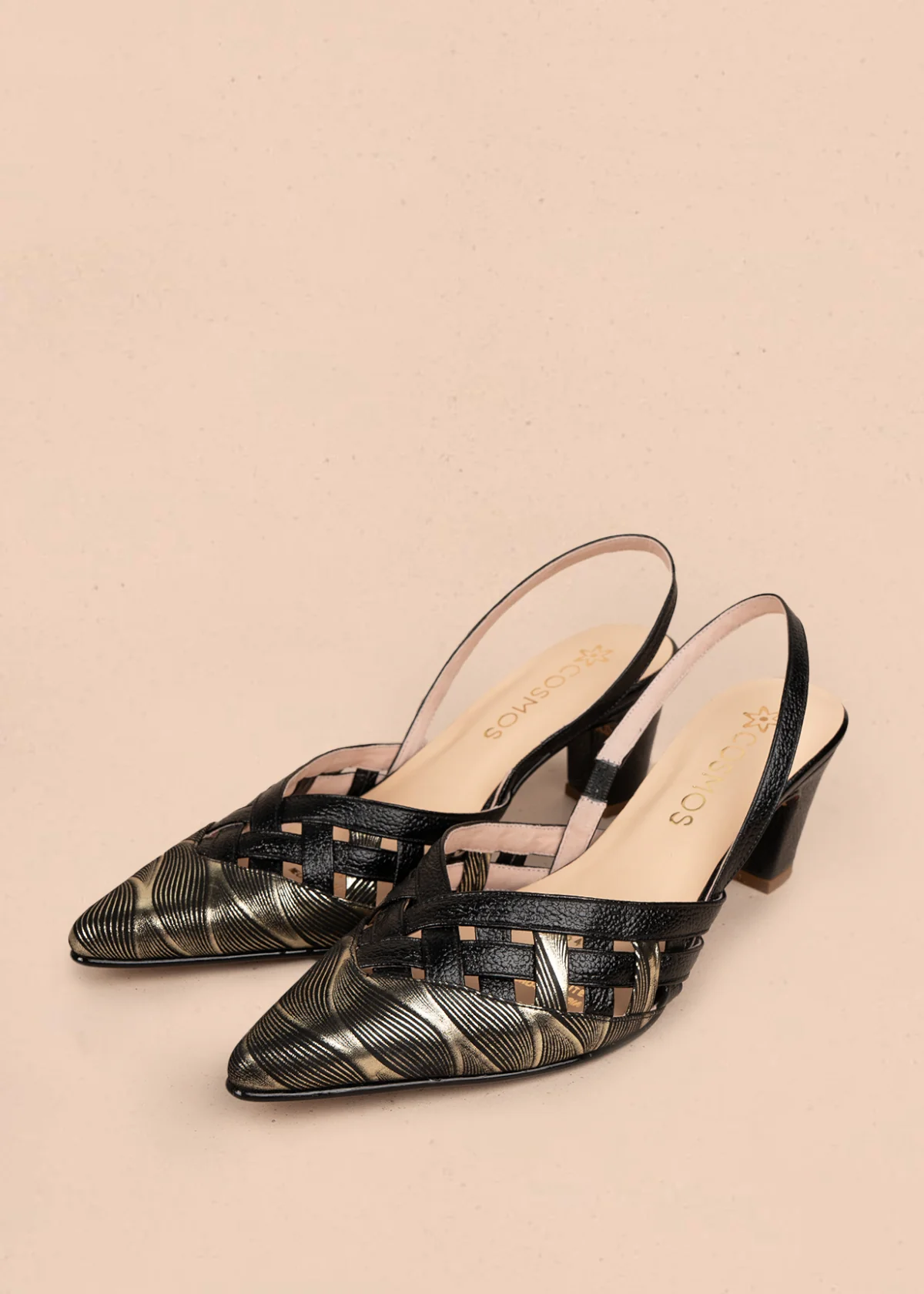 Tacones trabilla en cuero color negro con diseño entrelazado 107008 - Image 4