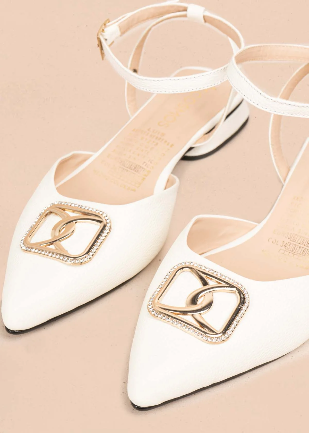Tacones trabilla en cuero color blanco con herraje dorado 105573 - Image 4