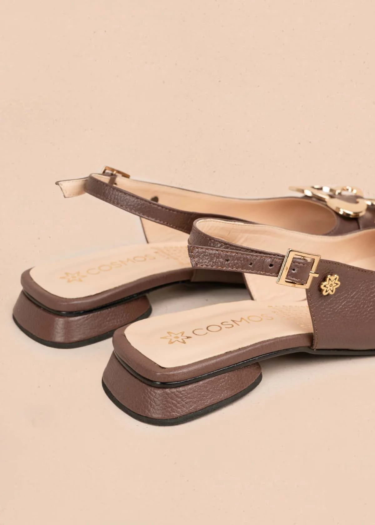 Tacones trabilla en cuero color chocolate con herraje dorado 105574 - Image 5