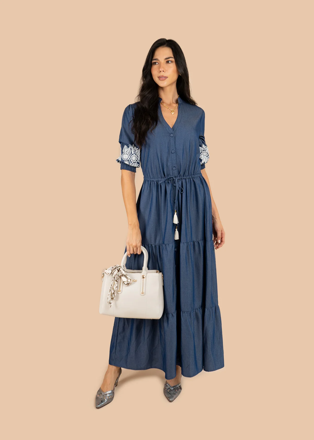 Vestido tipo maxi color azul en chambray con bordado en mangas 106223 - Image 2
