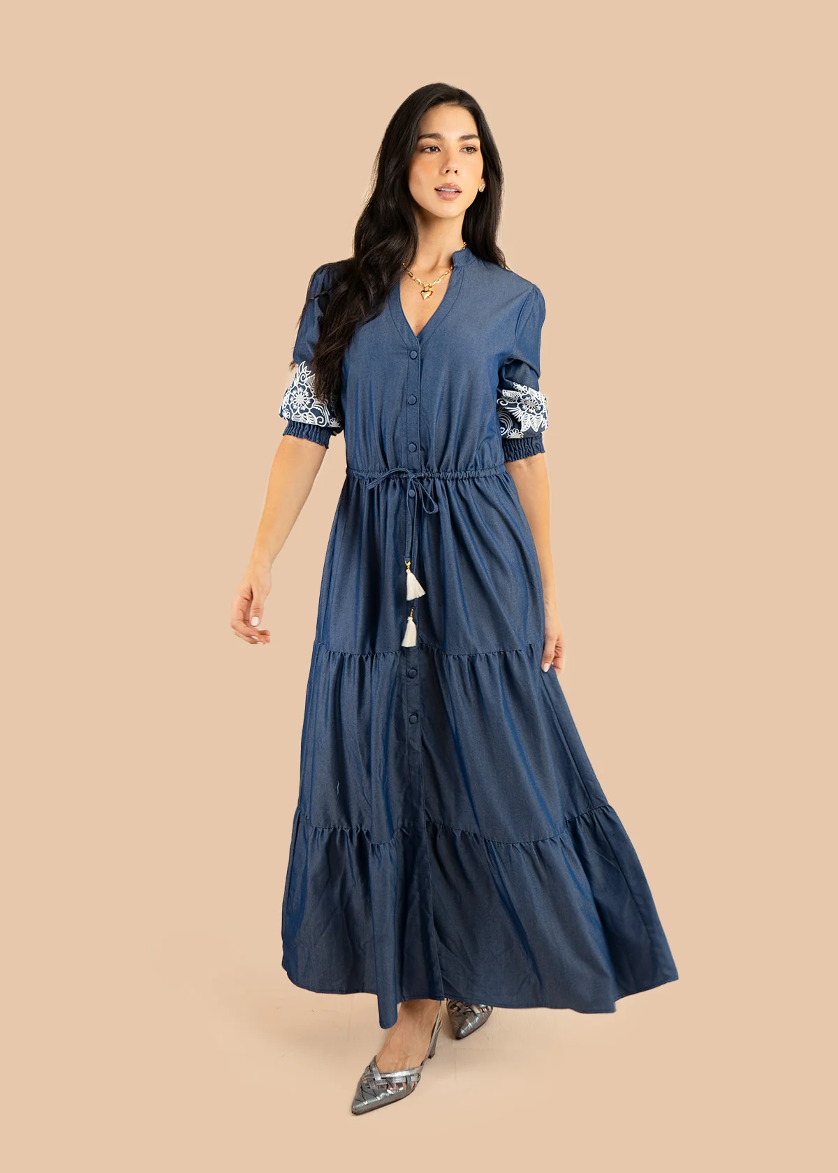Vestido tipo maxi color azul en chambray con bordado en mangas 106223 - Image 4