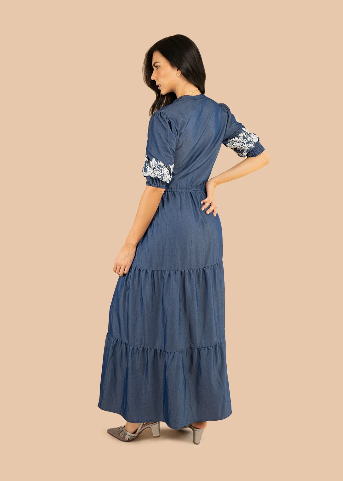 Vestido tipo maxi color azul en chambray con bordado en mangas 106223 - Image 7