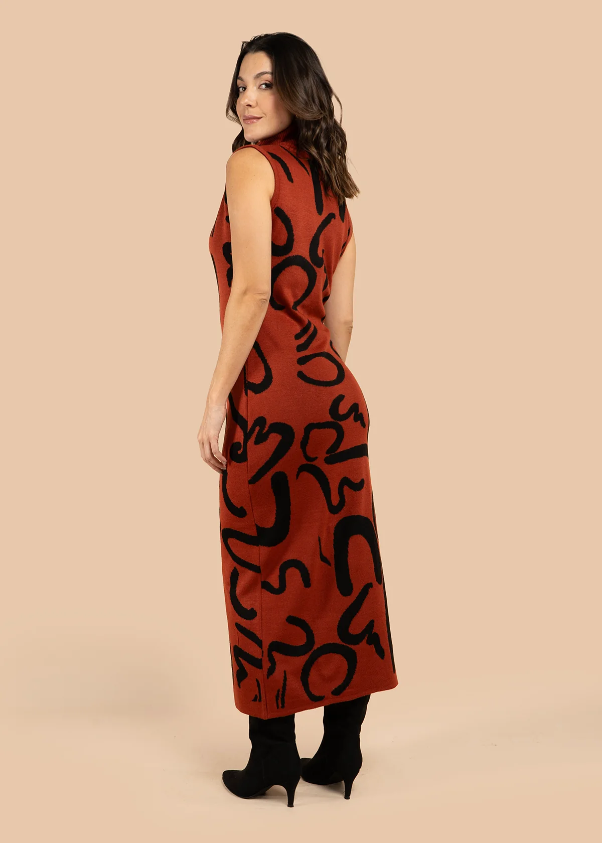 Vestido largo color terracota con estampado abstracto 106057 - Image 2